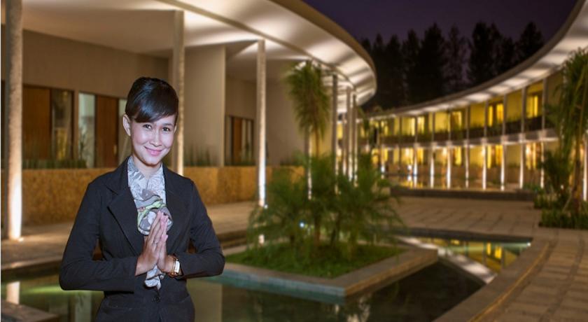 Hotel Neo+ Green Savana Sentul City Богор Экстерьер фото