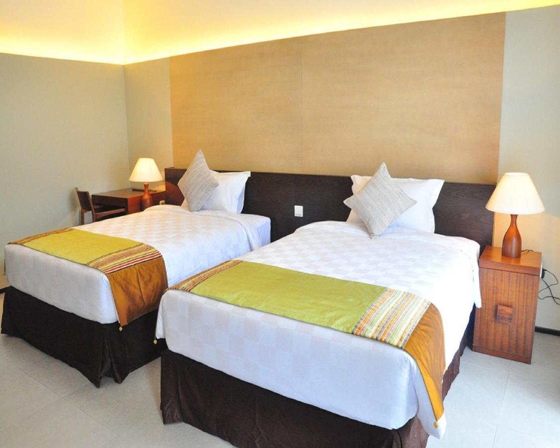 Hotel Neo+ Green Savana Sentul City Богор Экстерьер фото
