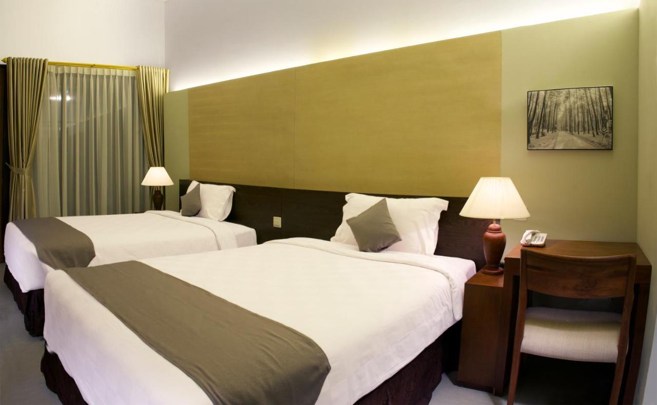 Hotel Neo+ Green Savana Sentul City Богор Экстерьер фото