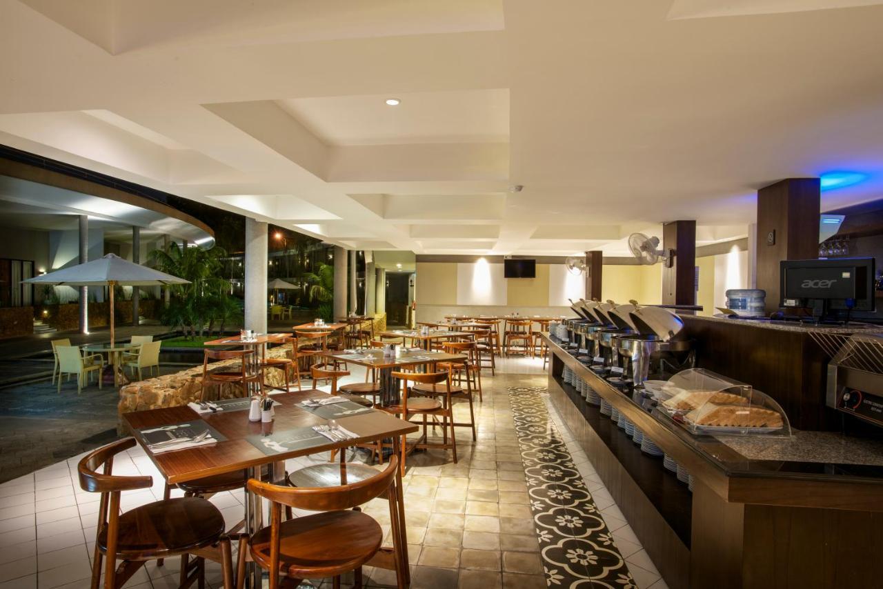 Hotel Neo+ Green Savana Sentul City Богор Экстерьер фото