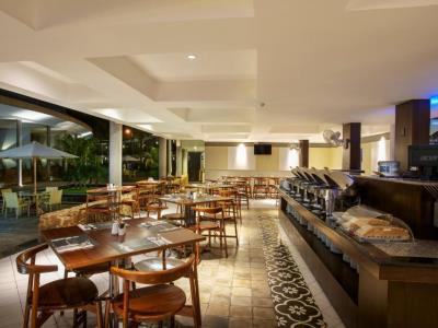 Hotel Neo+ Green Savana Sentul City Богор Экстерьер фото