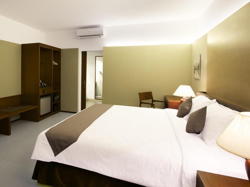 Hotel Neo+ Green Savana Sentul City Богор Экстерьер фото
