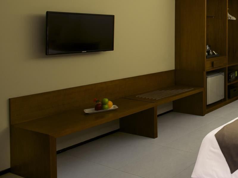 Hotel Neo+ Green Savana Sentul City Богор Экстерьер фото