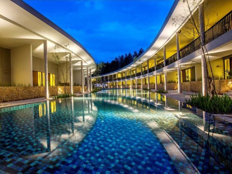 Hotel Neo+ Green Savana Sentul City Богор Экстерьер фото