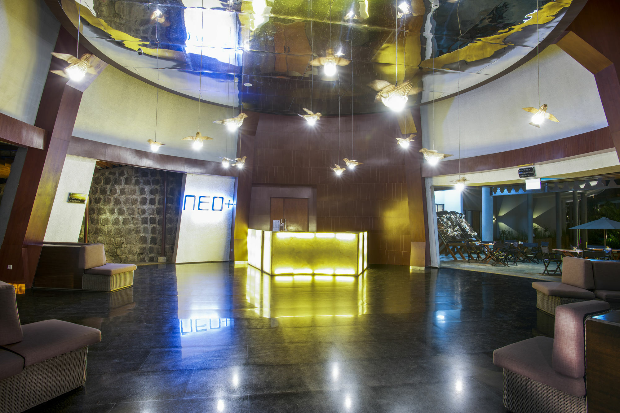 Hotel Neo+ Green Savana Sentul City Богор Экстерьер фото