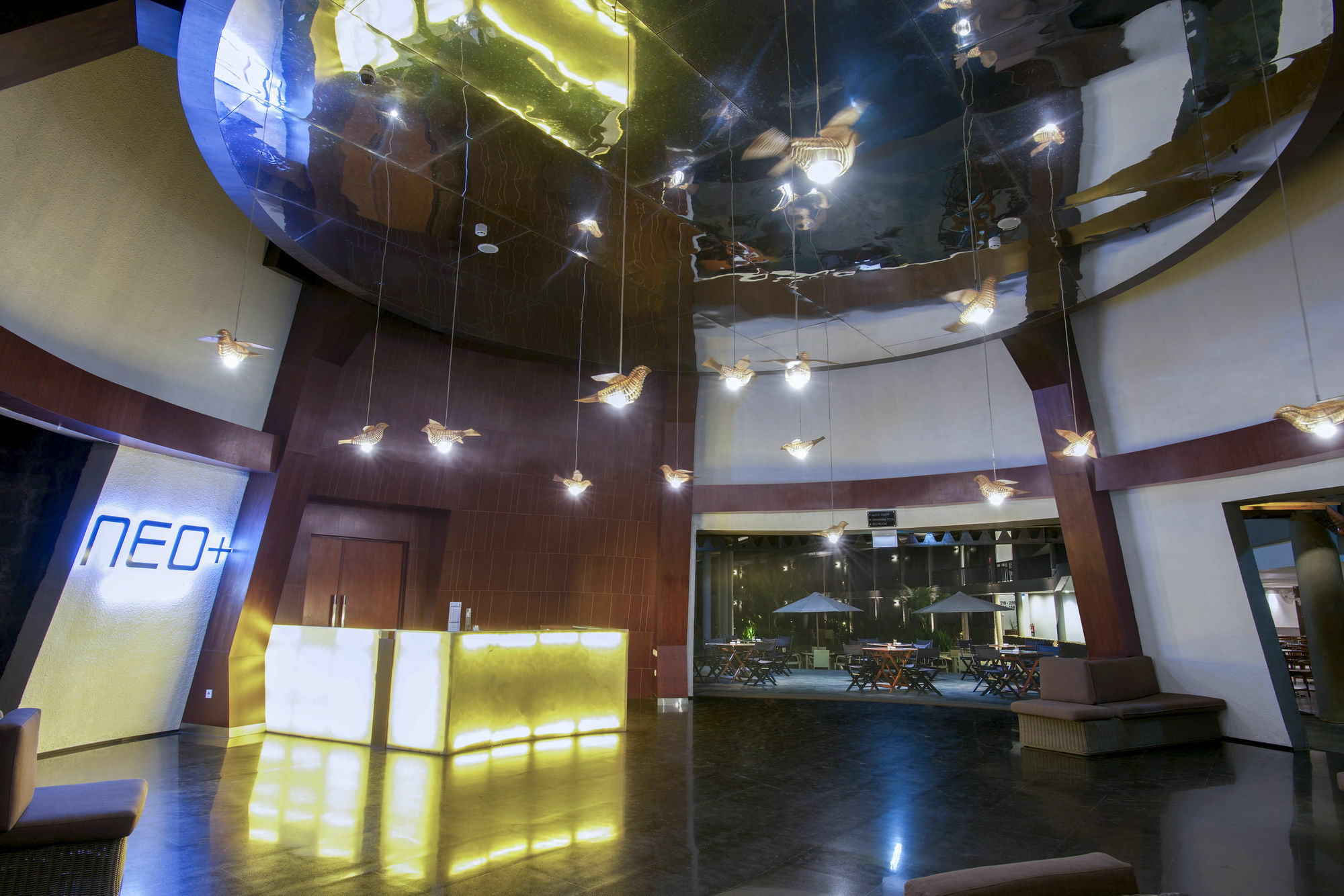 Hotel Neo+ Green Savana Sentul City Богор Экстерьер фото